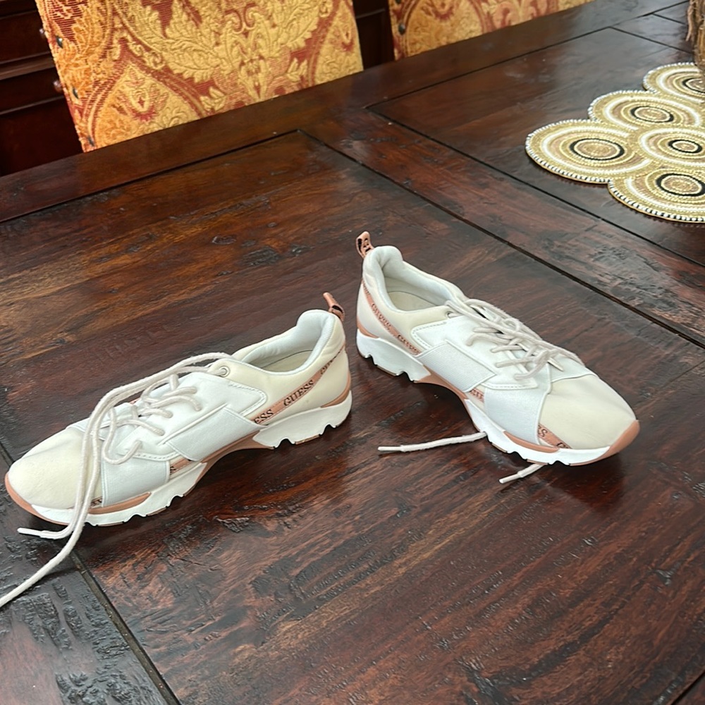 NWOT Guess cream sneakers. Sz9